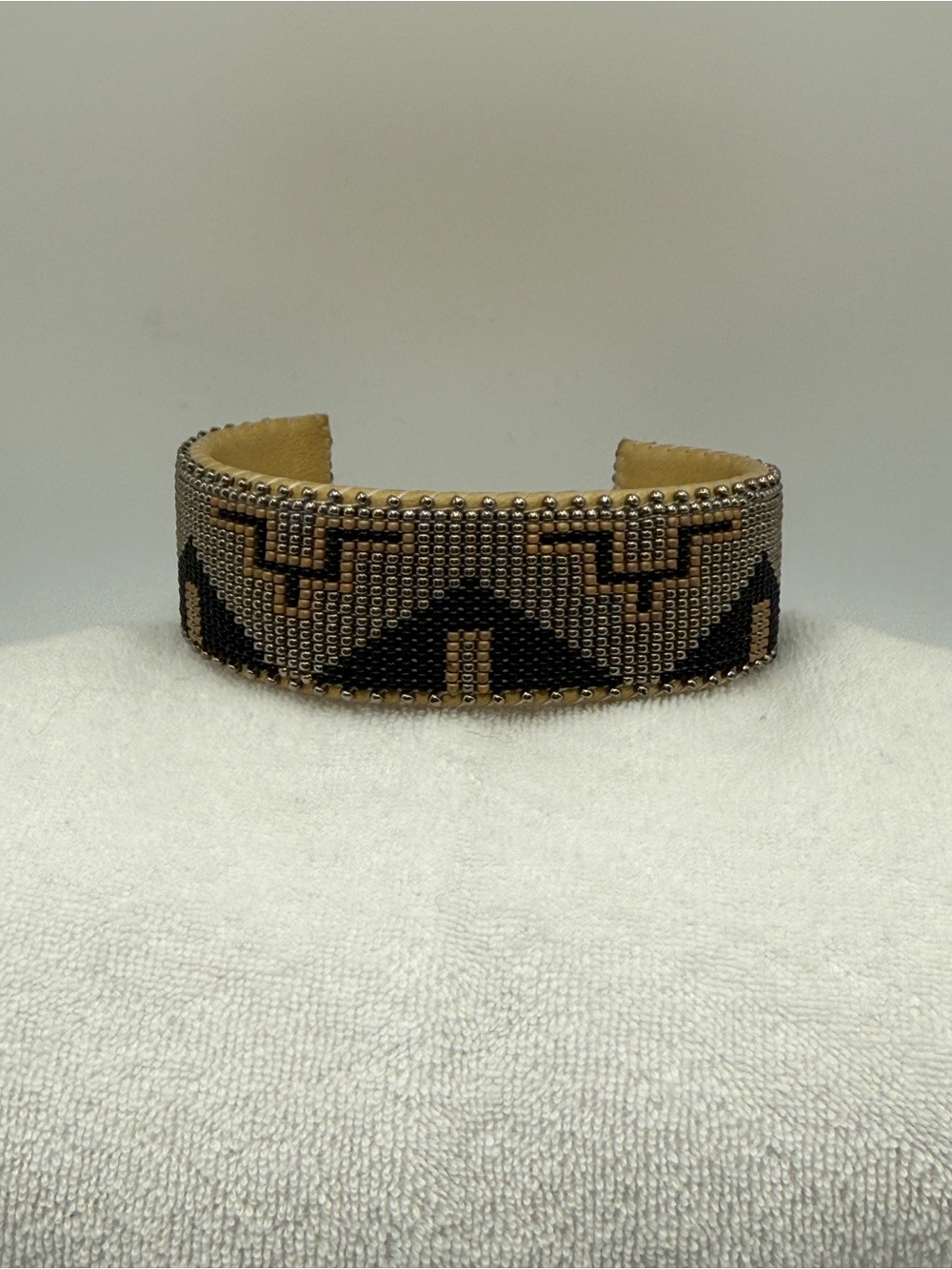 ETKIE Zara Large Hand-Beaded Leather Cuff